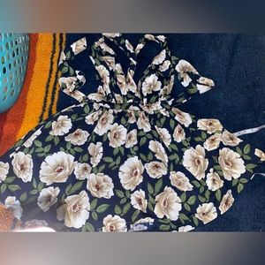 Miss Avenue mini floral dress in size womens S.